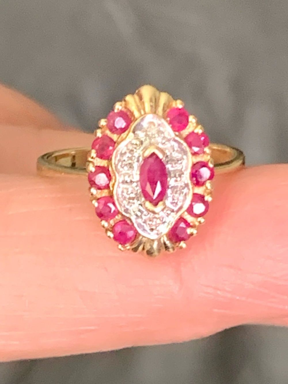 Vintage 10K Yellow Gold Ruby & Diamond  Cocktail Ring  3g / Size 7